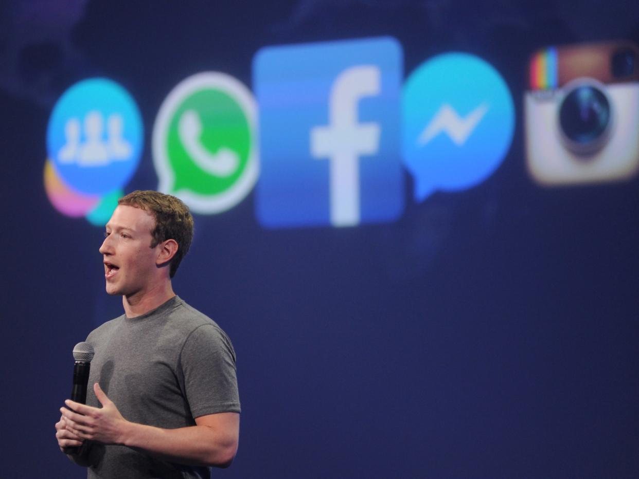 El CEO de Facebook, Mark Zuckerberg, habla en la cumbre F8 en San Francisco, California, el 25 de marzo de 2015. Zuckerberg presentó una nueva plataforma de mensajería en el evento. (Josh Edelson/AFP/Getty Images)
