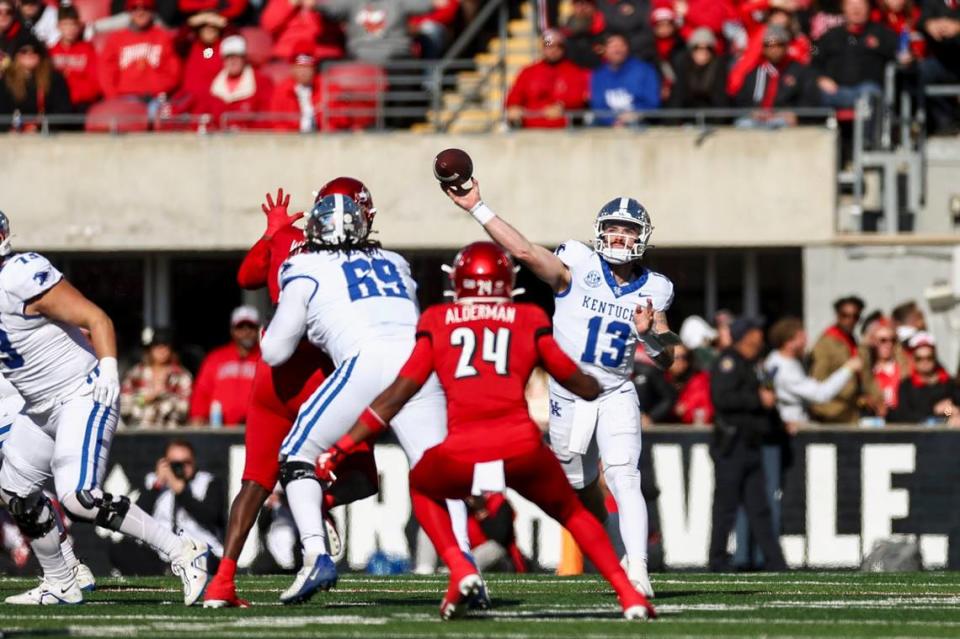 Kentucky quarterback Devin Leary (13) threw three touchdown passes during the Wildcats’ win Saturday.