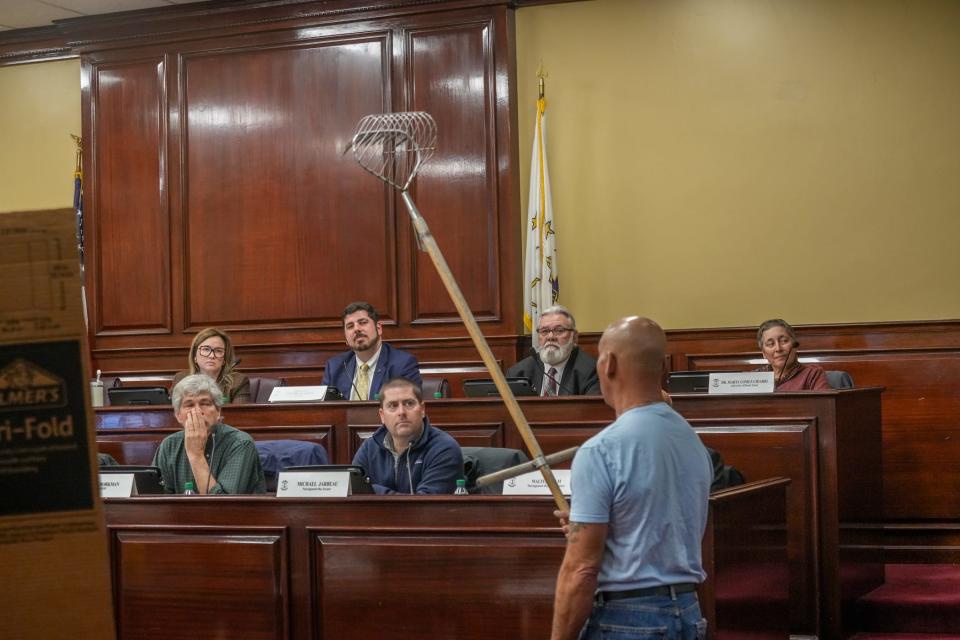 Jody King, a quahogger and member of the legislative commission studying the drop-off in quahog harvests, speaks during a hearing at the State House.