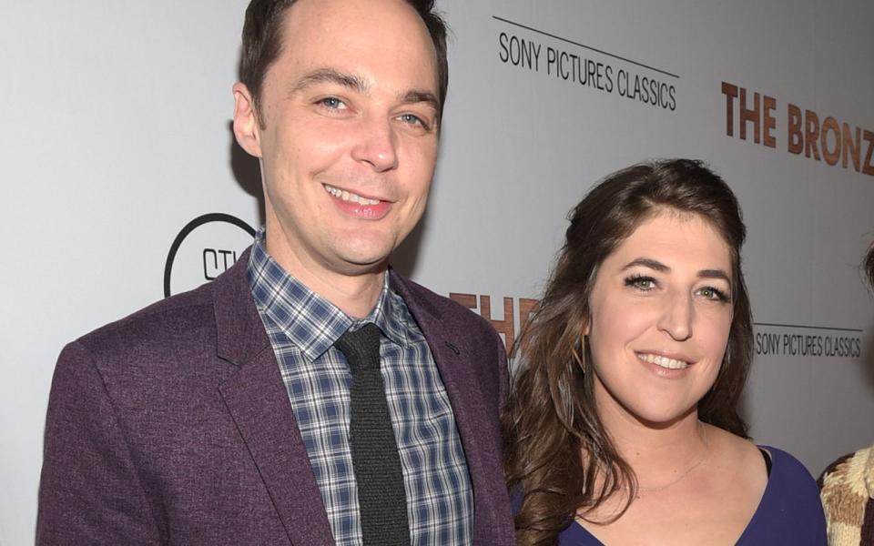 Jim Parsons und Mayim Bialik sind bald wieder als Sheldon Cooper und Amy Farrah Fowler zu sehen. (Bild: 2016 Getty Images/Jason Kempin)