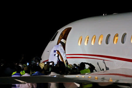 FILE PHOTO: Former Gambian president Yahya Jammeh boards a private jet before departing Banjul airport, Gambia January 21, 2017 into exile. REUTERS/Afolabi Sotunde/File Photo