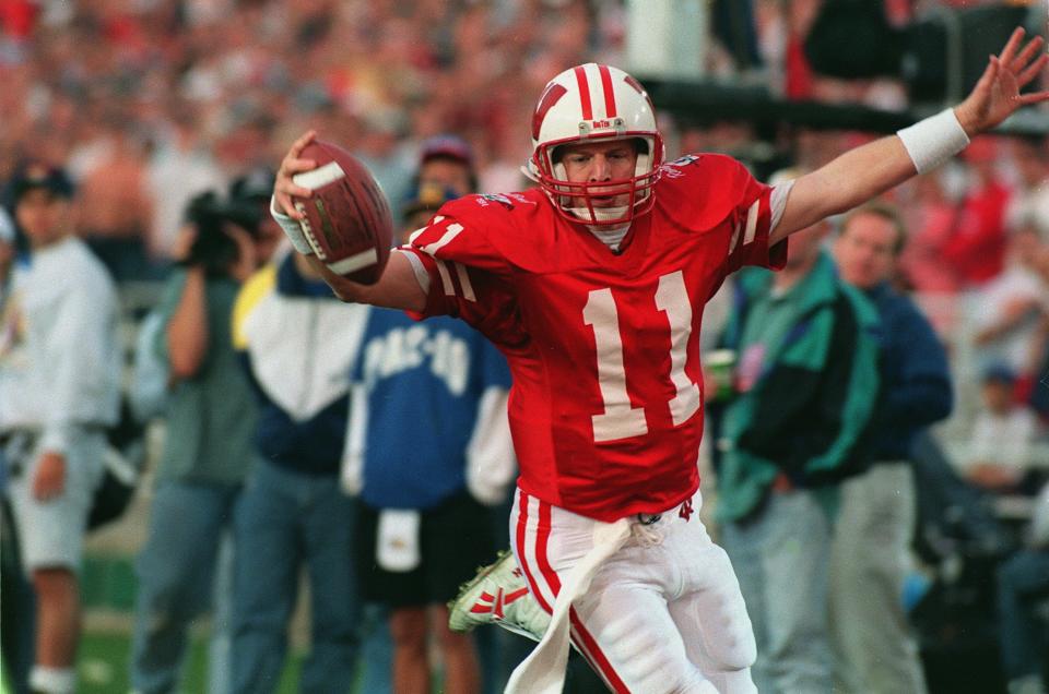 1 JAN 1994: WISCONSIN QUARTERBACK DARRELL BEVELL CELEBRATES AFTER SCORING A CRITICAL TOUCHDOWN DURING THE BADGERS 21-16 VICTORY OVER THE UCLA BRUINS IN THE 1994 ROSE BOWL. Mandatory Credit: Al Bello/ALLSPORT