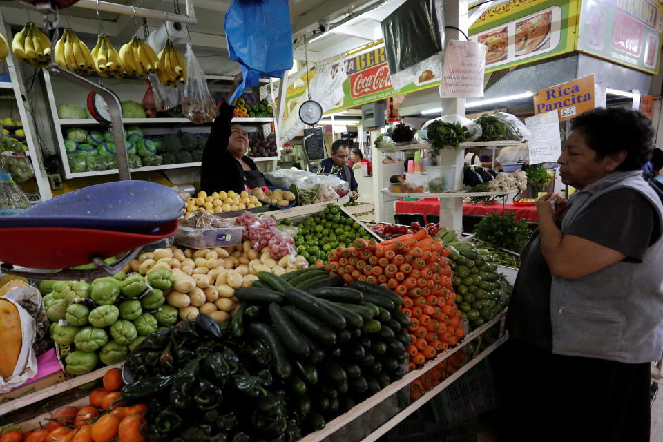 Un mercado de la Ciudad de México. Foto: REUTERS/Daniel Becerril