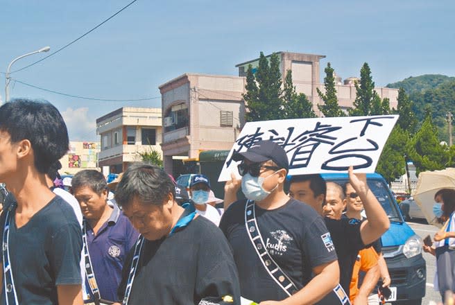 原民會日前公布花蓮青年陳科睿擔任噶瑪蘭族群委員，當地族人反對並在本月2日高舉白布條要求撤換。（本報資料照片）