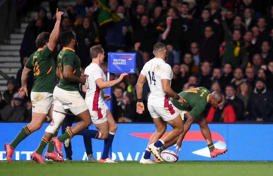 Makazole Mapimpi of South Africa scores (Getty)