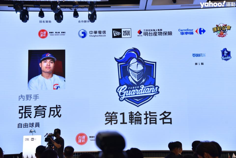 張育成返回台灣投入2024年中華職棒大聯盟新人球員選秀會，獲得富邦悍將指名成為選秀狀元。（呂權紘／攝）（20240628）