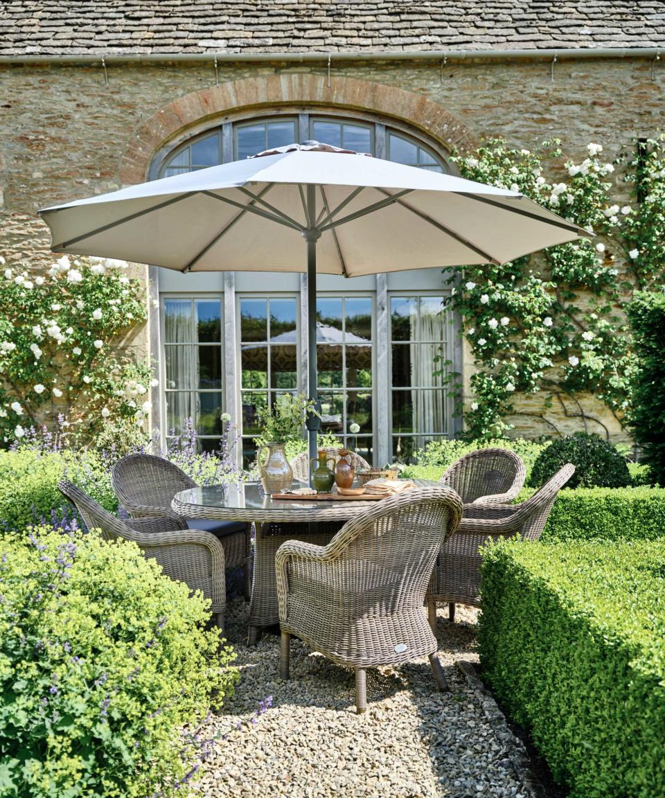 parasol and dining set from Bridgman