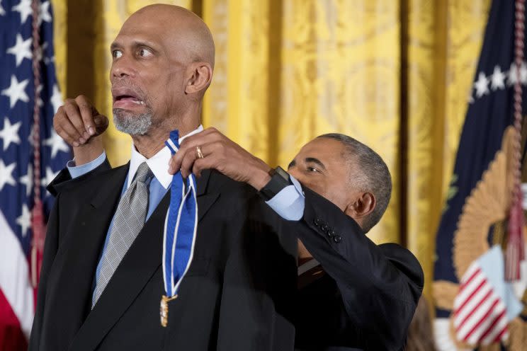 President Barack Obama struggles to present Kareem Abdul-Jabbar with his Presidential Medal of Freedom. (AP)
