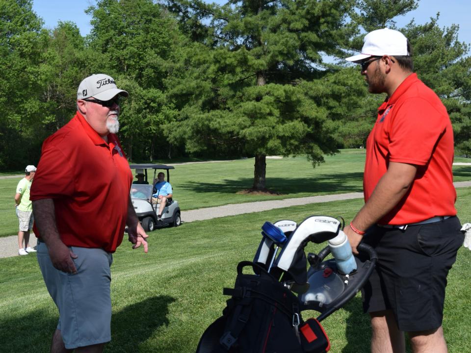 Edgewood head boys golf coach Garry Lee (left) chats with senior Nehemiah Yazzie during the Mustangs' dual match against Monrovia during the 2022 boys' golf season.