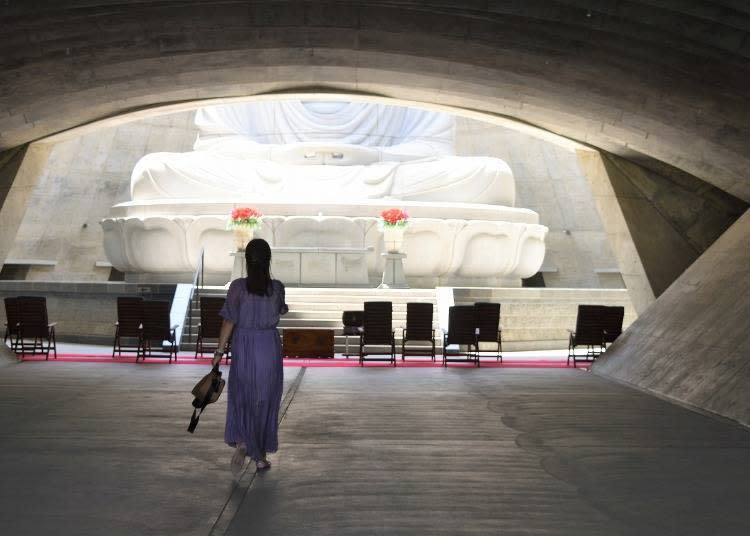 隧道是以佛祖誕生為印象所建造的
