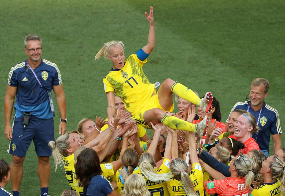 NICE, FRANCE - JULY 06: Caroline Seger of Sweden and her teammates celebrate following their sides victory in the 2019 FIFA Women's World Cup France 3rd Place Match match between England and Sweden at Stade de Nice on July 06, 2019 in Nice, France. (Photo by Robert Cianflone/Getty Images)