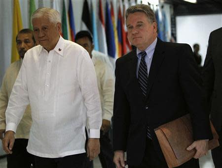 Philippine Foreign Affairs Secretary Albert Del Rosario (L) walks with U.S. Representative Chris Smith upon arrival at the Department of Foreign Affairs headquarters in Pasay city, metro Manila November 25, 2013. REUTERS/Romeo Ranoco