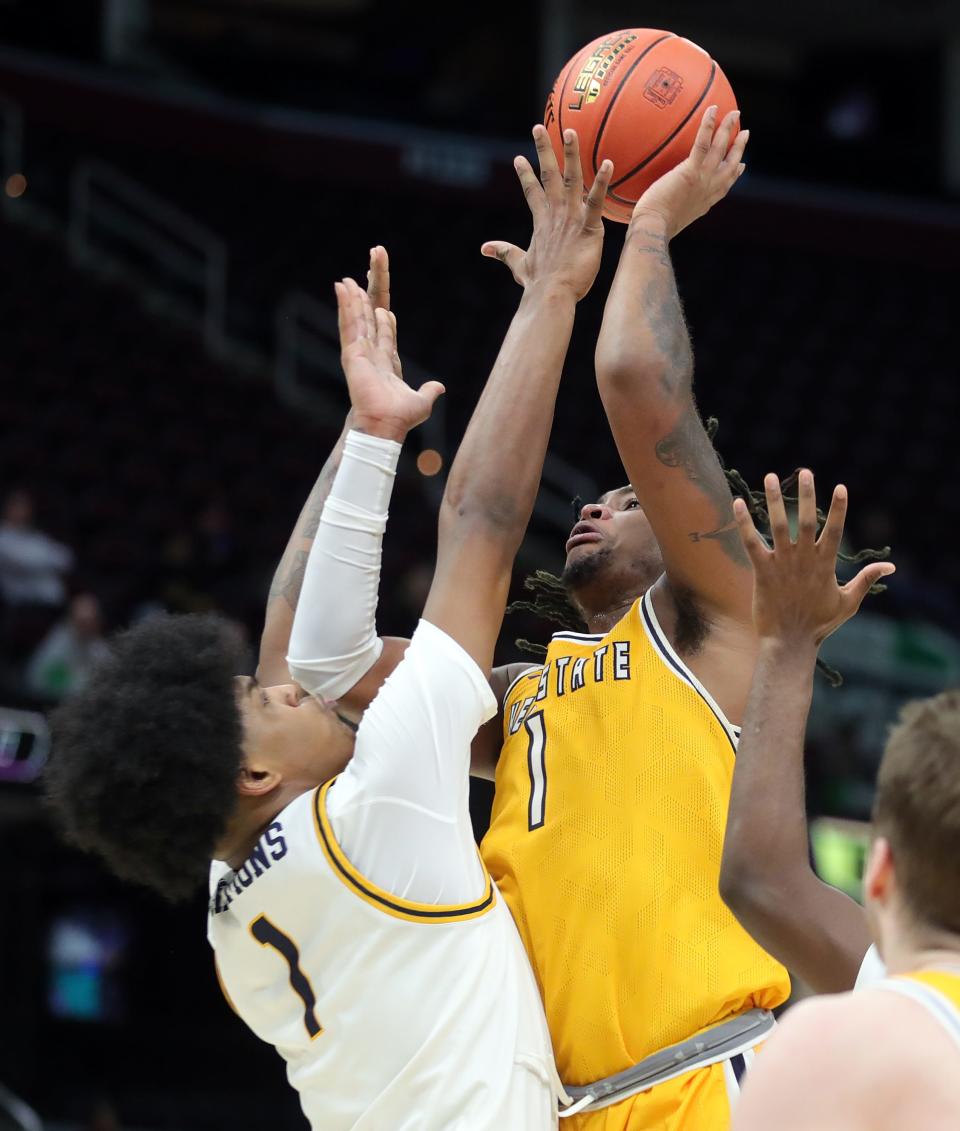 Kent State's VonCameron Davis (1) shoots over Toledo's Javan Simmons (1) during the quarterfinals of the Mid-American Conference Tournament on Thursday in Cleveland.