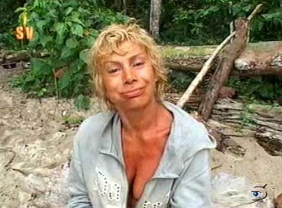 Telecinco recuperó el <em>reality</em> de supervivencia en 2006 y su primera ganadora fue Carmen Russo, que pasó buena parte del programa en solitario charlando con su inolvidable coco Enzo. La italiana sigue colaborando en la televisión de su país y regenta también una academia de baile y su propia marca de cosméticos. (Foto: Mediaset).