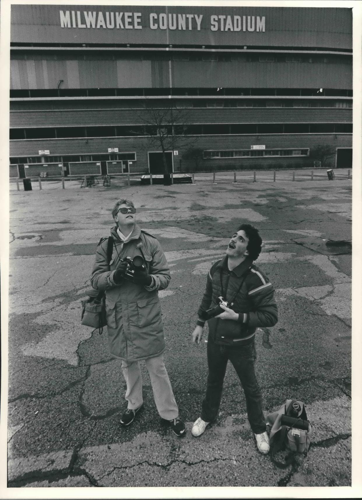 Photographers look to the skies at Milwaukee County Stadium after WKTI-FM radio personalities Bob Reitman and Gene Mueller told listeners that a mercenary plane was planning to drop up to 2,000 Cabbage Patch Kids dolls at the ballpark in 1983 to help parents pursuing the year's hardest-to-find toy. The hoax attracted national attention.