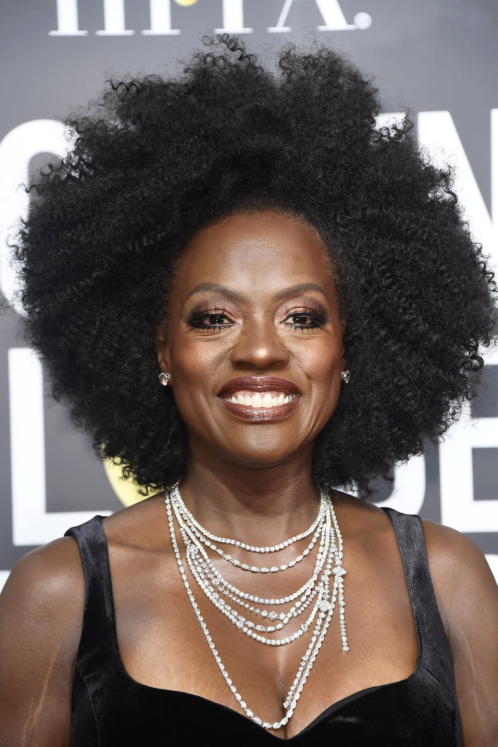 Viola Davis rocked her natural hair at the 2018 Golden Globes, and Twitter is loving it