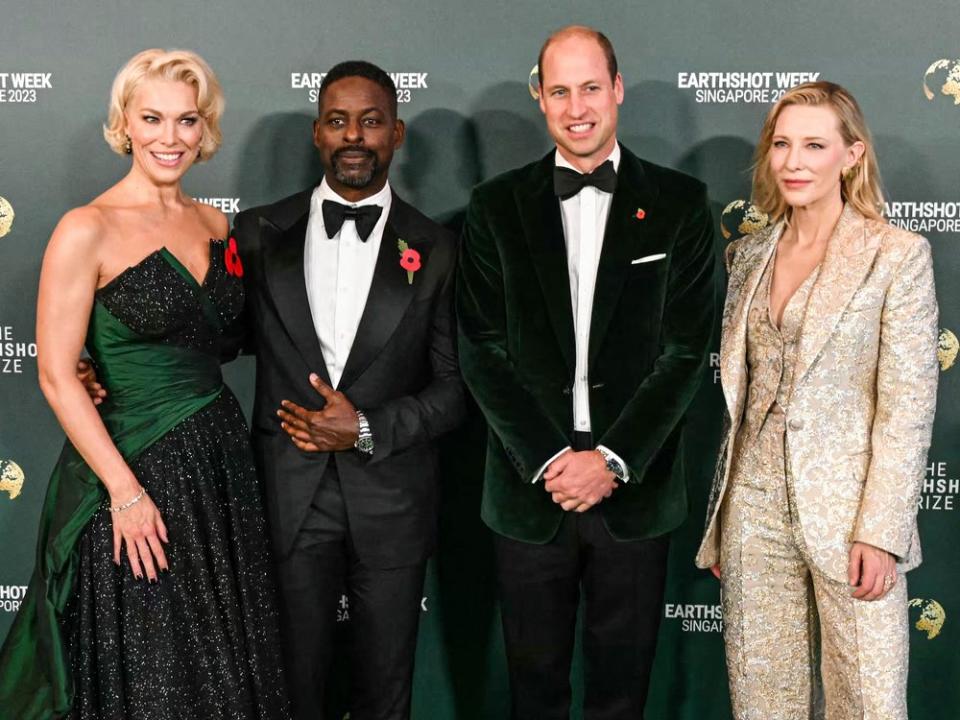 Hannah Waddingham, Sterling K. Brown, Prinz William und Cate Blanchett (v.l.) bei der Verleihung der Earthshot Prize Awards in Singapur. (Bild: getty/MOHD RASFAN / AFP via Getty Images)