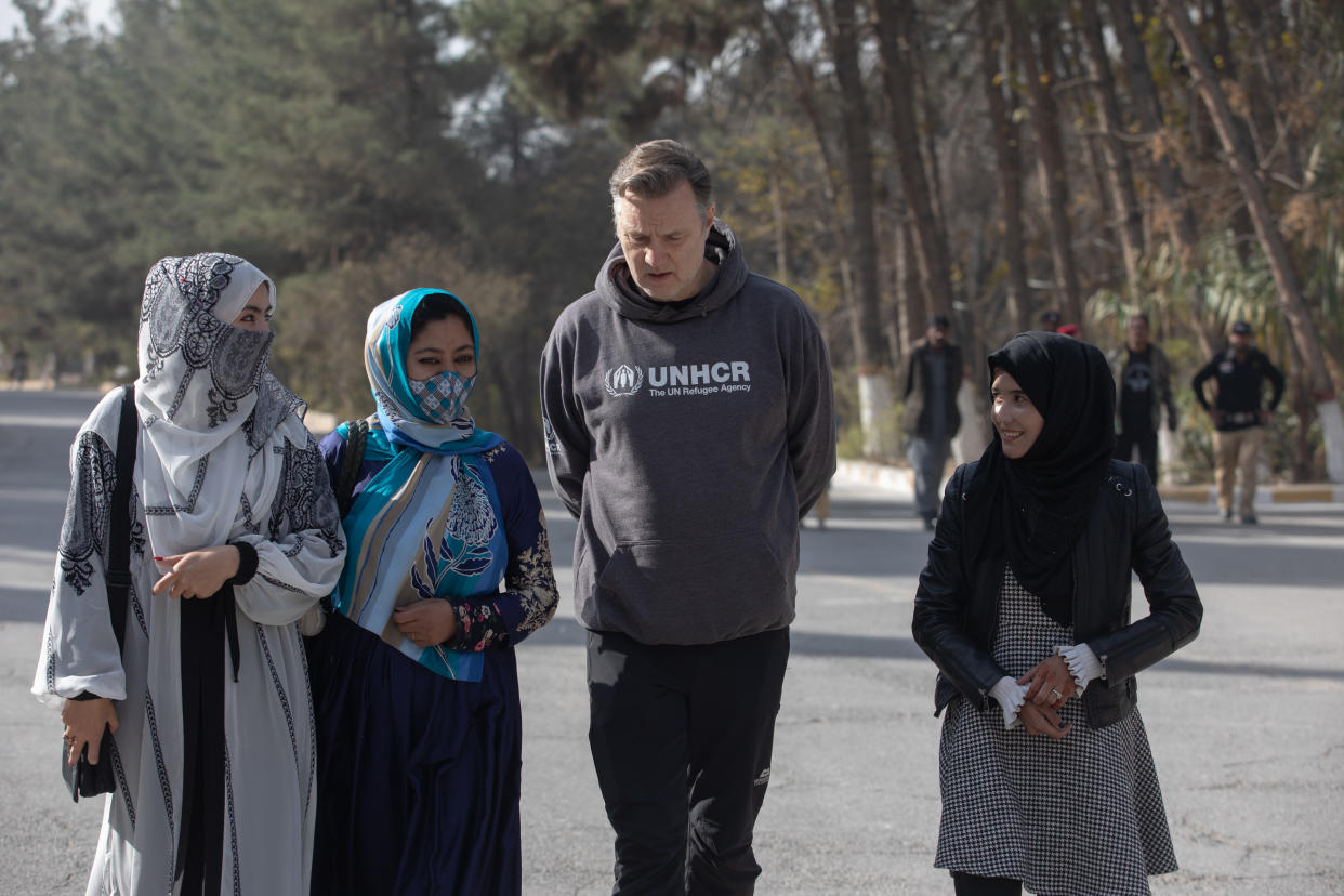 David Morrissey talks with Afghan refugee DAFI scholars Muqaddas, Najiba and Mehbooba in the grounds of the University of Balochistan (UNHCR/Andy Hall/PA)
