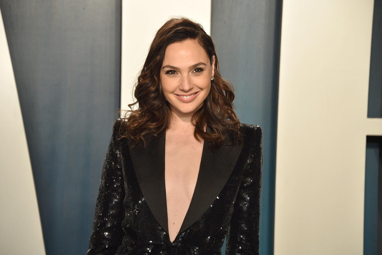 BEVERLY HILLS, CALIFORNIA - FEBRUARY 09: Gal Gadot attends the 2020 Vanity Fair Oscar Party at Wallis Annenberg Center for the Performing Arts on February 09, 2020 in Beverly Hills, California. (Photo by David Crotty/Patrick McMullan via Getty Images)