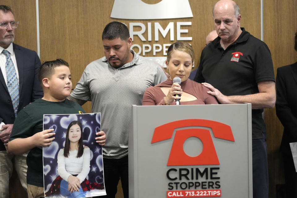 Andy Kahan, Director of Victim Services and Advocacy for Crime Stoppers, comforts Wendy Alvarez as she speaks about her daughter, Arlene Alvarez, during a press conference to discuss the indictment of Tony Earls in the death of the 9-year-old in 2022 at Crime Stoppers on Wednesday, April 24, 2024, in Houston. (Karen Warren/Houston Chronicle via AP)