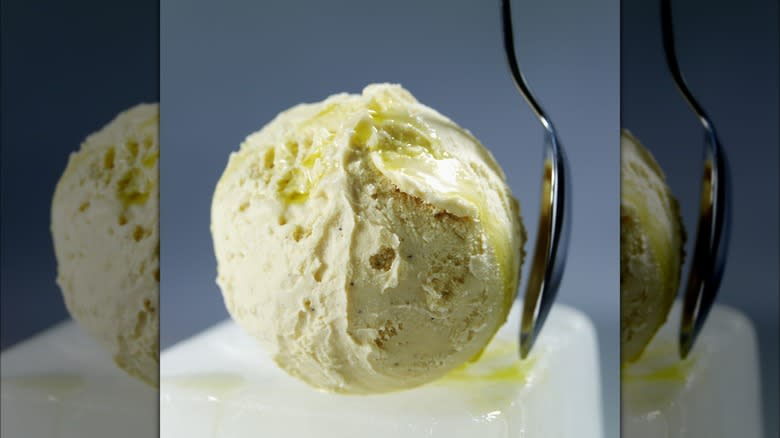 Ice cream with olive oil