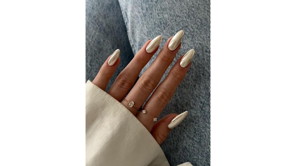 Vanilla Chrome is a great way to elevate the butter nails trend 