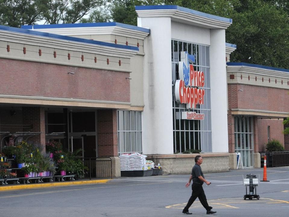 Price Chopper and Market 32 stores in the Utica area will be closed Christmas Day.