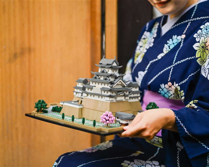 「21060姬路城」盒組將世界文化遺產姬路城重現，讓玩家彷彿置身於日本古城的壯麗美景中。（圖／品牌業者提供）