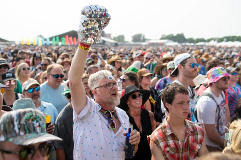 The Railbird Music Festival attracts thousands of fans for two days of concerts at the Red Mile.