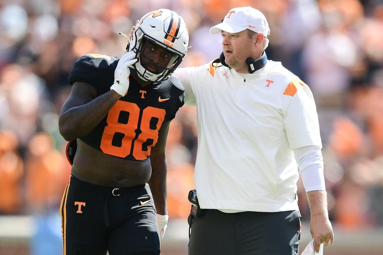 Tennessee tight end Princeton Fant (88) speaks with Tennessee Head Coach Josh Heupel during an NCAA college football game between the Tennessee Volunteers and the South Carolina Gamecocks in Knoxville, Tenn. on Saturday, Oct. 9, 2021.