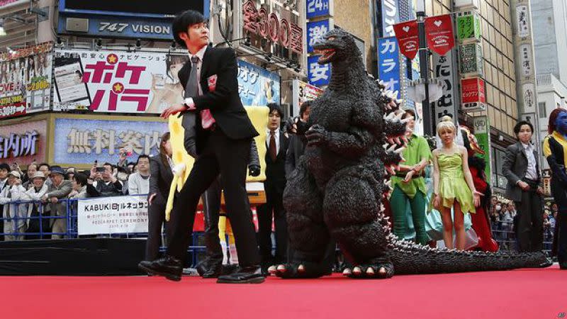 福島香織認為一些中國人對日本文化有著探秘的動機。