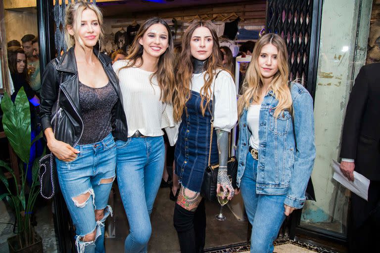 El clan Tinelli a pleno en el evento de Madness Clothing: Guillermina Valdéz y Juana, Cande y Mica Tinelli.