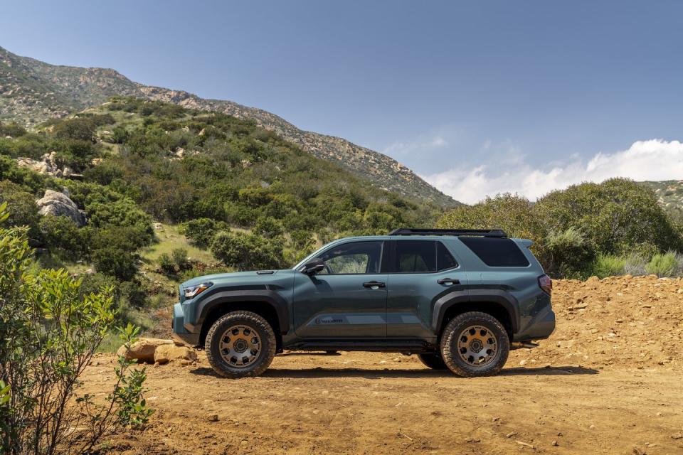 2025 toyota 4runner trailhunter