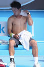 Nishikori cools off courtside