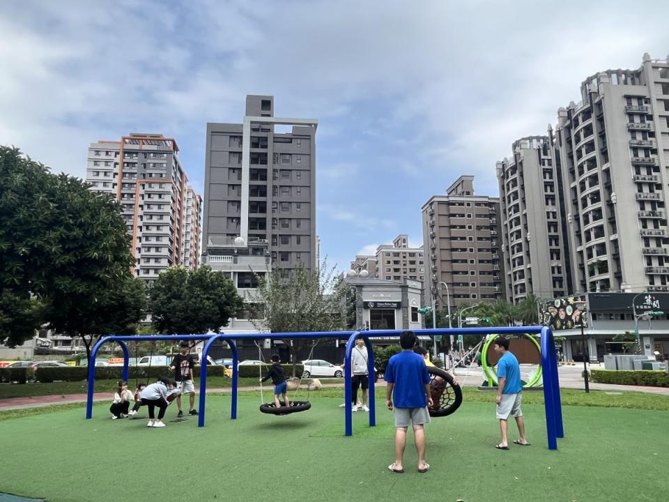 ▲八德擴大重劃區內有4個主要公園，專家指出，公園、學校旁是民眾特別喜愛的居住區段。