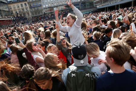 Hundreds of fans of Avicii gather to honour him at Sergels Torg in central Stockholm, Sweden April 21, 2018. Fredrik Persson/TT News Agency/via REUTERS