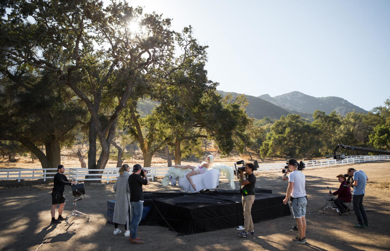 Bei den Shooting-Challenges von GNTM wird nicht nur vor, sondern auch hinter der Kamera hart gearbeitet. (Bild: ProSieben/Martin Ehleben)