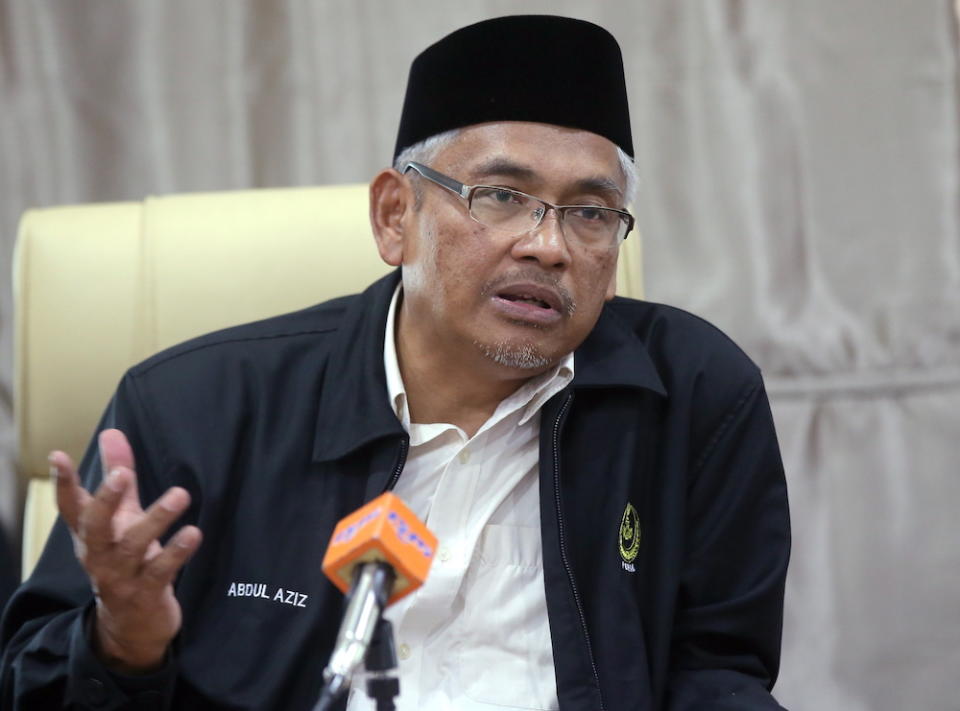 DAP assemblyman and constitutional law expert Abdul Aziz Bari said the Perak administration is now a caretaker government as Bersatu’s Datuk Seri Ahmad Faizal Azumu cannot remain mentri besar as his party was no longer in Pakatan Harapan. — Picture by Farhan Najib