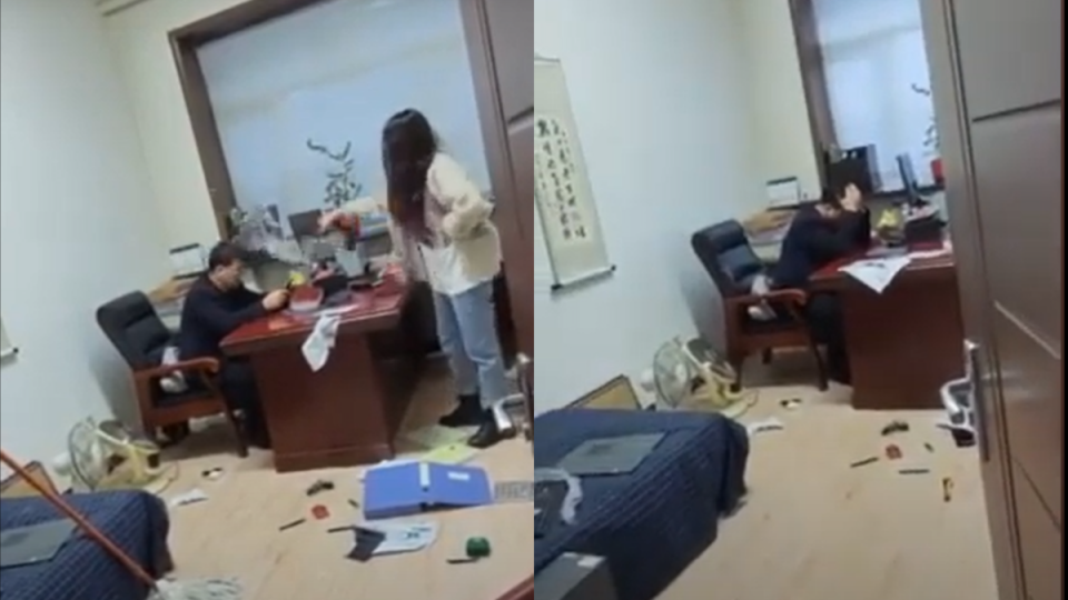 女子拿起物品往王春輝身上丟，嚇得他不斷道歉。（翻攝自YouTube）