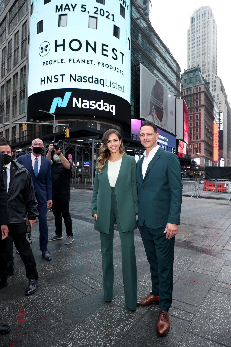 NEW YORK, NEW YORK - MAY 05: The Honest Company founder and chief creative officer Jessica Alba and The Honest Company CEO Nick Vlahos pose outside of Nasdaq as The Honest Company rings the Nasdaq Stock Market opening bell to mark the company&#39;s IPO at NASDAQ MarketSite on May 05, 2021 in New York City. (Photo by Dimitrios Kambouris/Getty Images for The Honest Company )