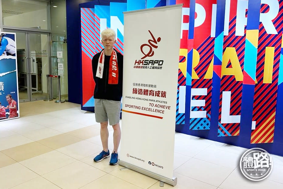 視障保齡球運動員張凱童過去與家人去過杭州旅遊，這次參加打氣團既興奮又緊張。