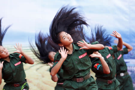 Ethnic Wa performer dressed as United Wa State Army (UWSA) soldiers perform a traditional dance in Mongmao, Wa territory in northeast Myanmar October 1, 2016. REUTERS/Soe Zeya Tun