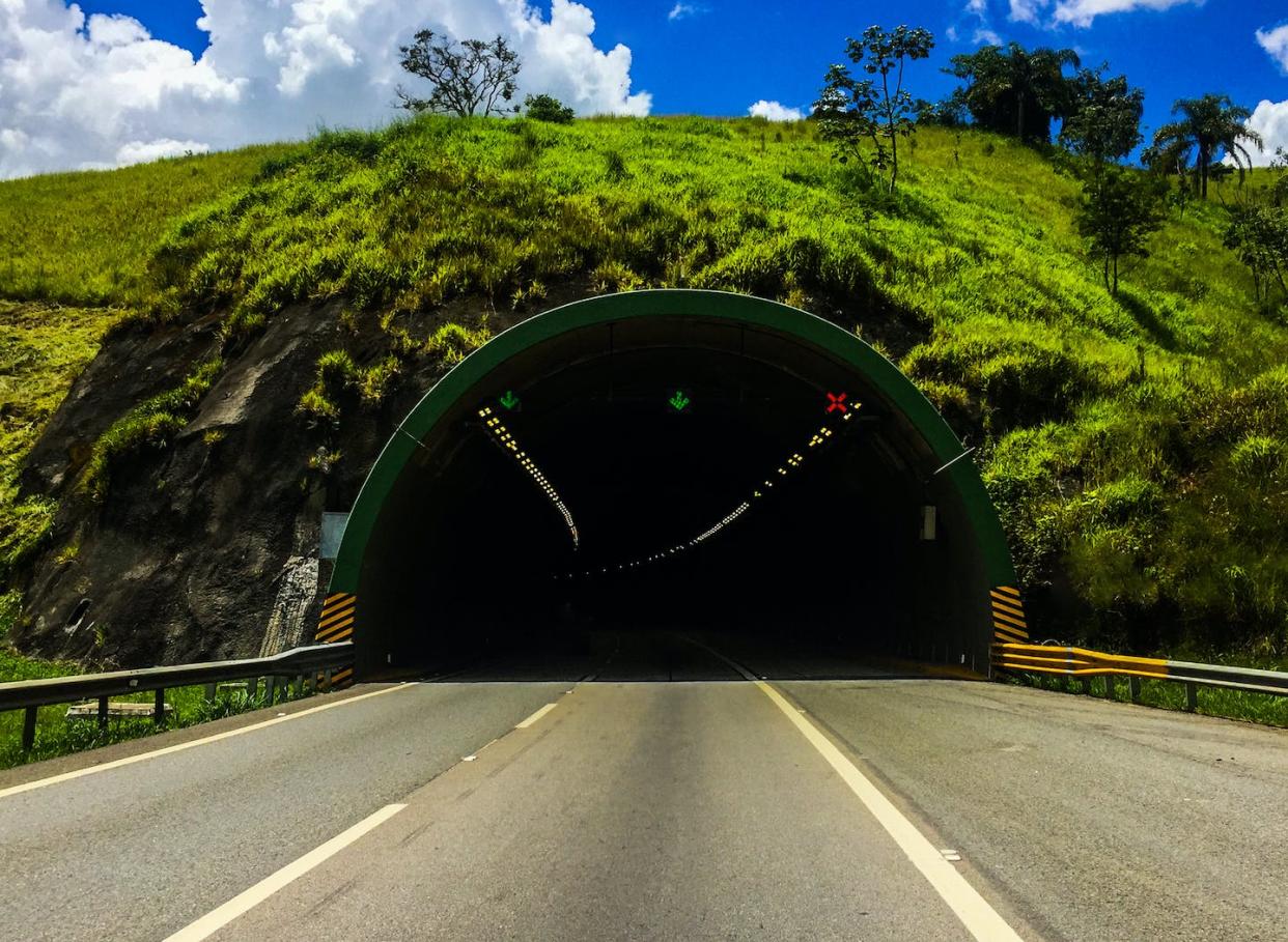 <a href="https://www.shutterstock.com/es/image-photo/enter-tunnel-594613913" rel="nofollow noopener" target="_blank" data-ylk="slk:Shutterstock / Discovering Destinations;elm:context_link;itc:0;sec:content-canvas" class="link ">Shutterstock / Discovering Destinations</a>