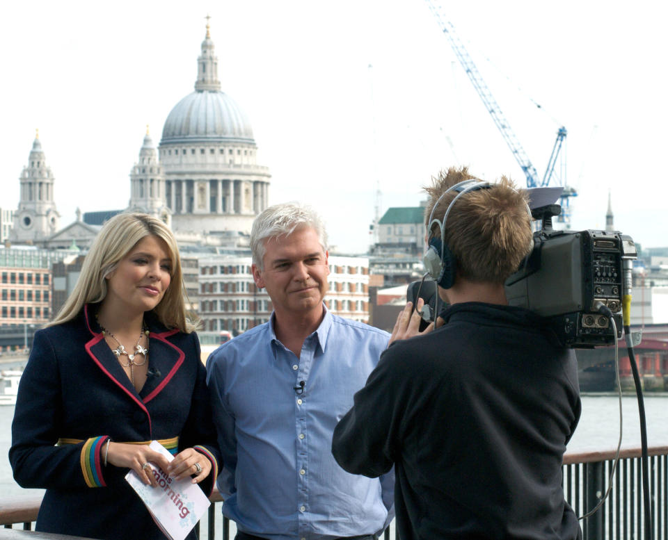 LONDON, UNITED KINGDOM - SEPTEMBER 29: Holly Willoughby and Phillip Schofield are seen presenting 'This Morning' on September 29, 2009 in London, England. (Photo by LucasMepham/FilmMagic)