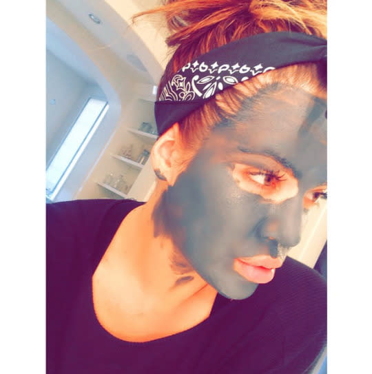 Khloe Kardashian’s Face Mask Selfie