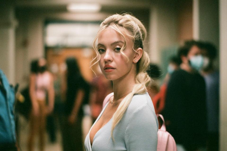 Sweeney como la sensible estudiante de secundaria Cassie en la segunda temporada de Euphoria (Sky)