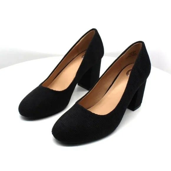 The black pumps