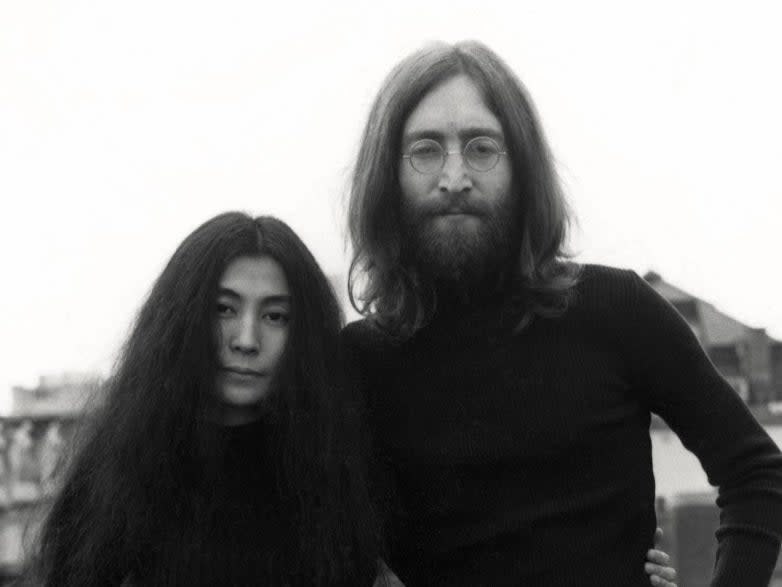 Yoko Ono y John Lennon en París (David Nutter)