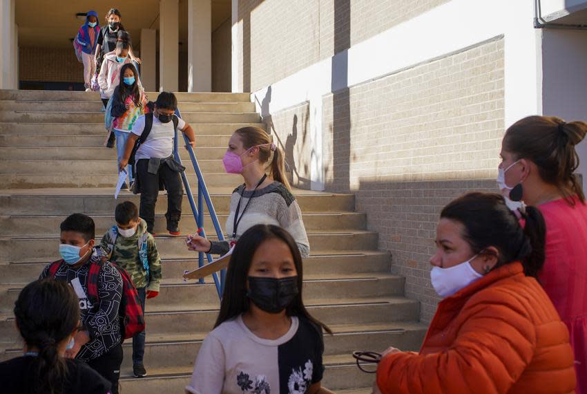 Teachers guide students outside of Linder Elementary School in Austin on the first day of classes after the winter break on Jan. 5, 2022.