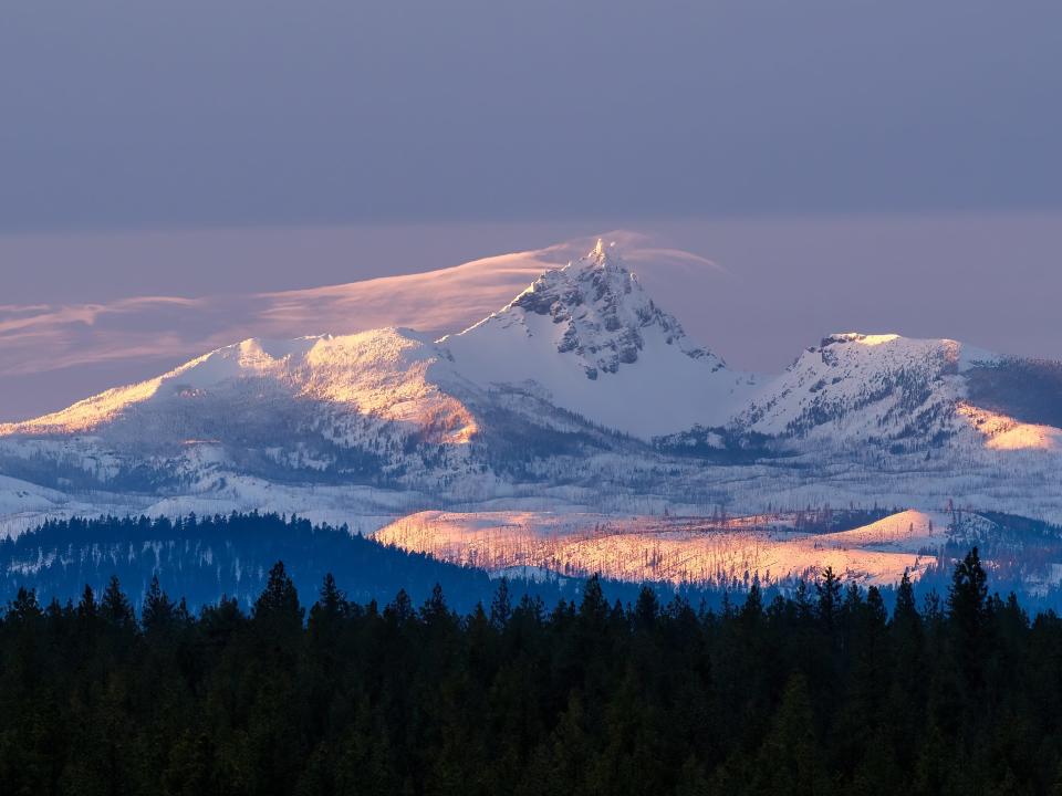 A winter sun sets over the Cascade Mountain Range in Central Oregon.